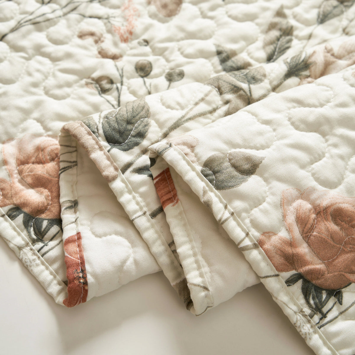 DaDalogy Enchanted Meadow Reversible Dinner Table Runner - Floral Elegance in Beige, Rose, and Soft Olive Green, Premium Soft Microfiber Quilted Table Runner
